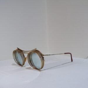 Gafas antiguas de estilo industrial con lentes redondos